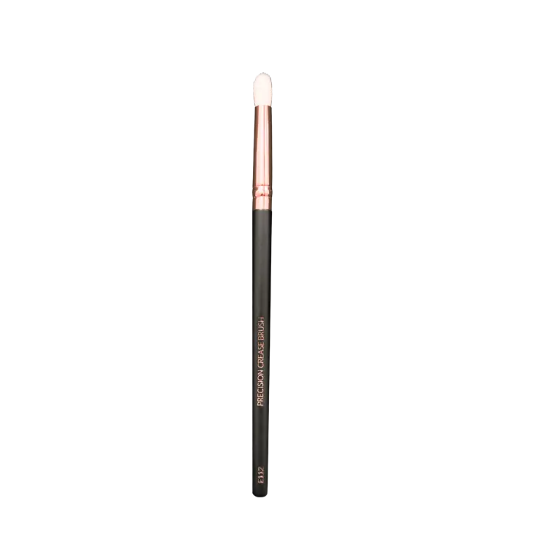 E112 - PRECISION CREASE BRUSH - LAYLA Cosmetics